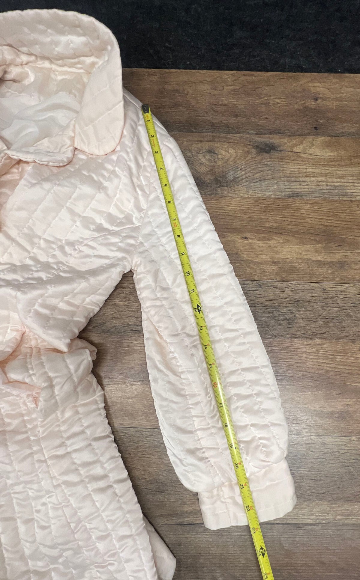Vintage 70s Women's Peach Quilted Button Up Bed Jacket Robe Textured