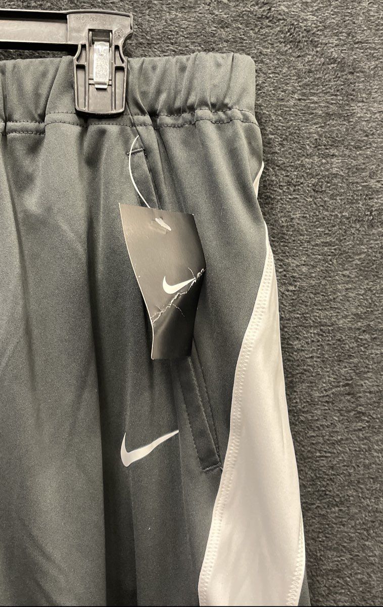 NWT Women's Size XL Nike Gray Athletic Shorts
