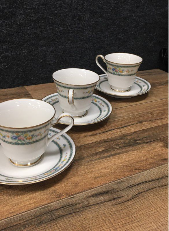 Lot of 5 Noritake Amenity 7228 Footed Cups & Saucers