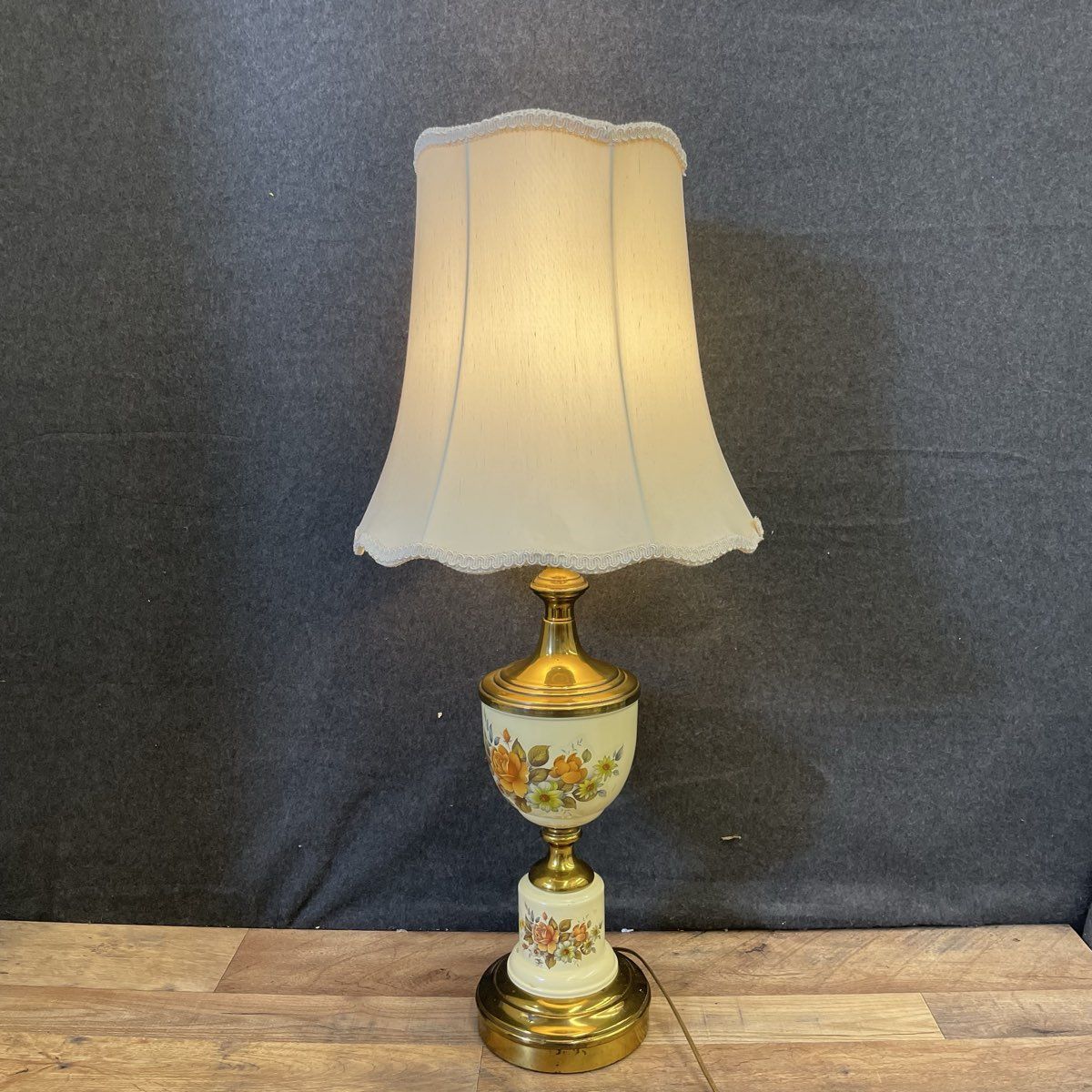 Vintage Style Hand Porcelain Floral Design Lamp