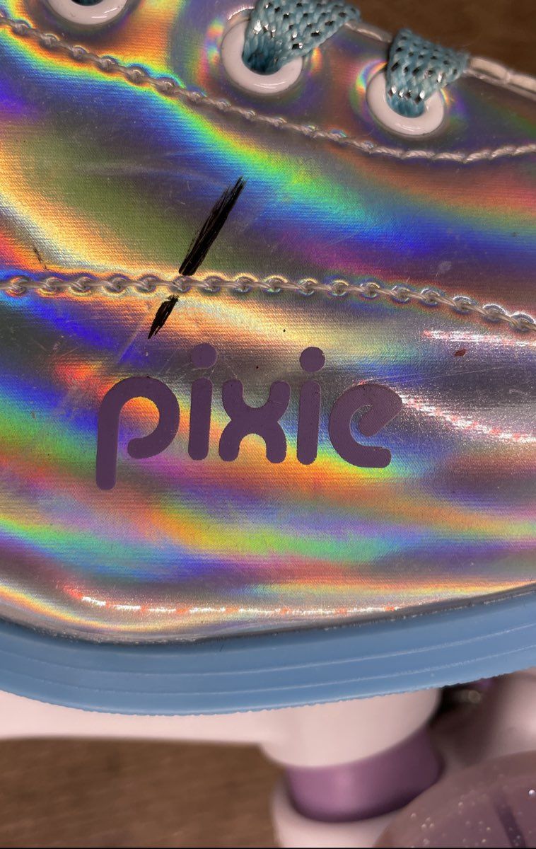 Girl's Roller Derby Pixie Holographic Roller Skate Size 6