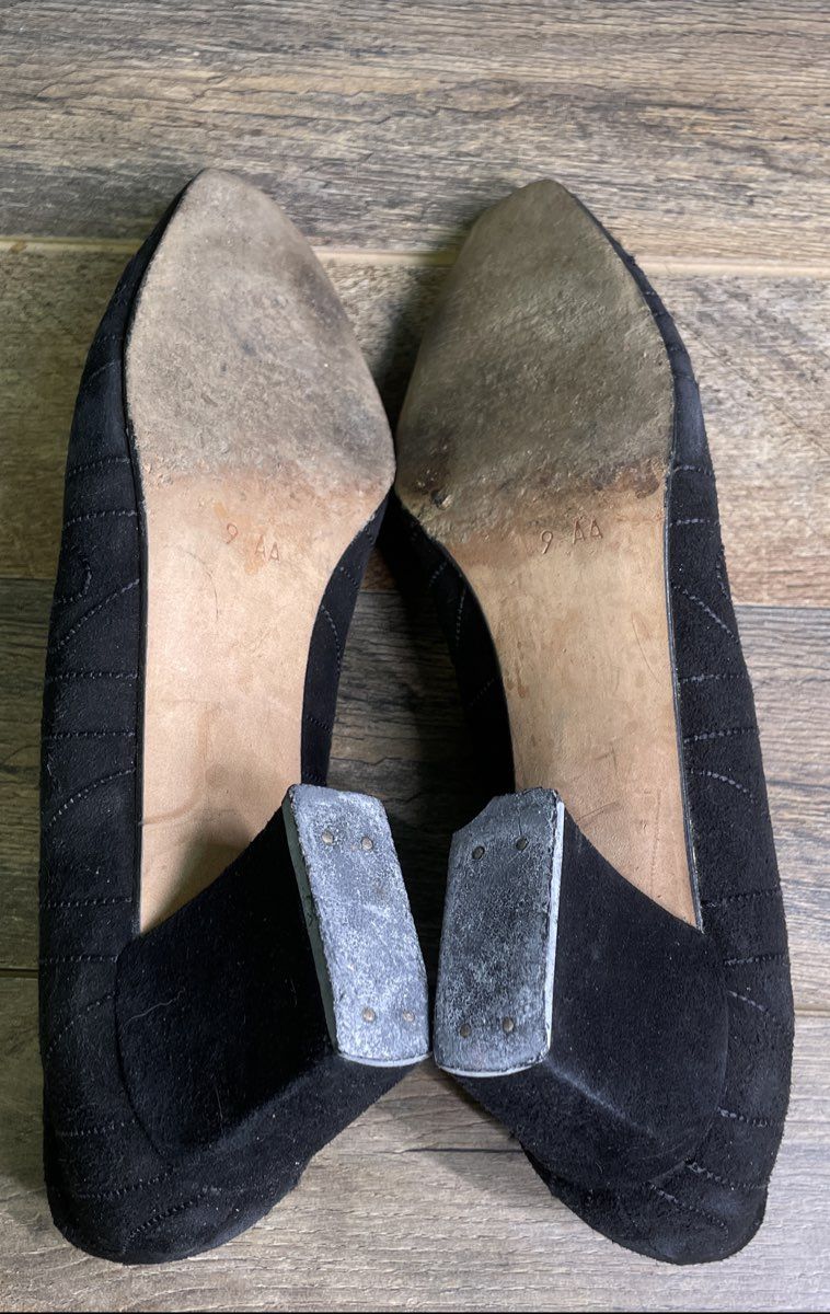 Sacha London Black Suede Embroidered Pointed Toe Pumps Low Heels Size 9 AA