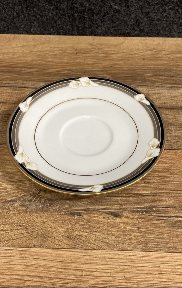 Legendary by Noritake Ellington 3691 Bread Plates