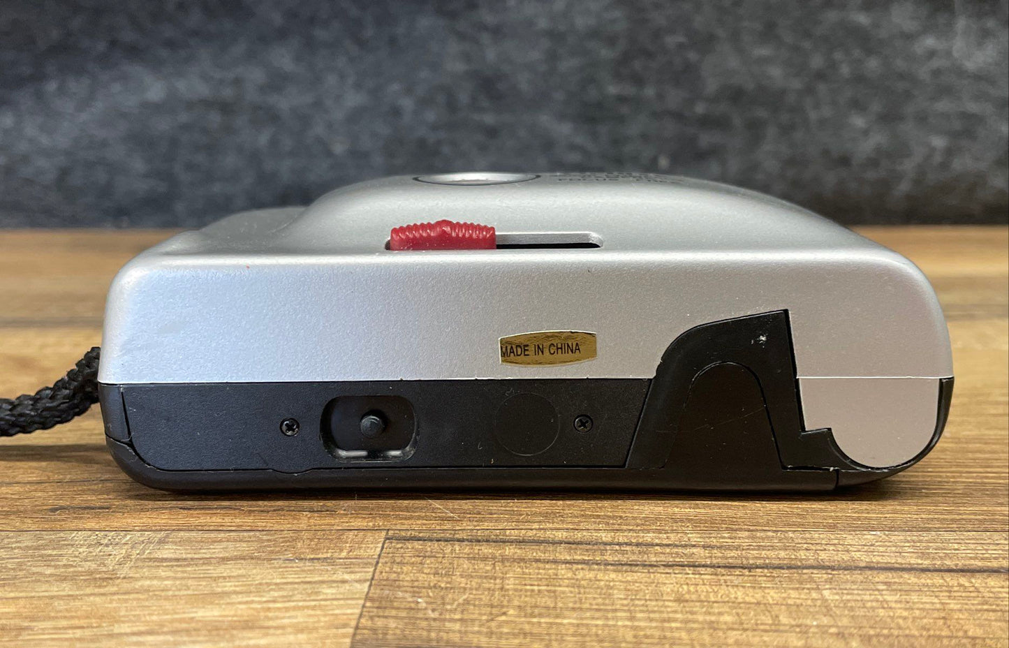 Vintage Deluxe 35mm Compact Focus Free Point & Shoot Film Camera Silver