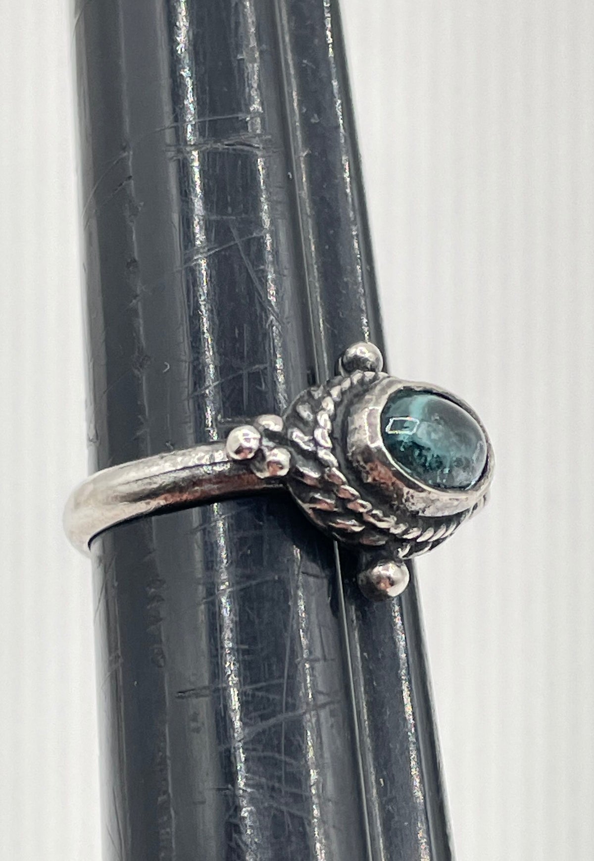 925 Sterling Silver Glass Dark Teal Stone Beaded Ring 3.4g