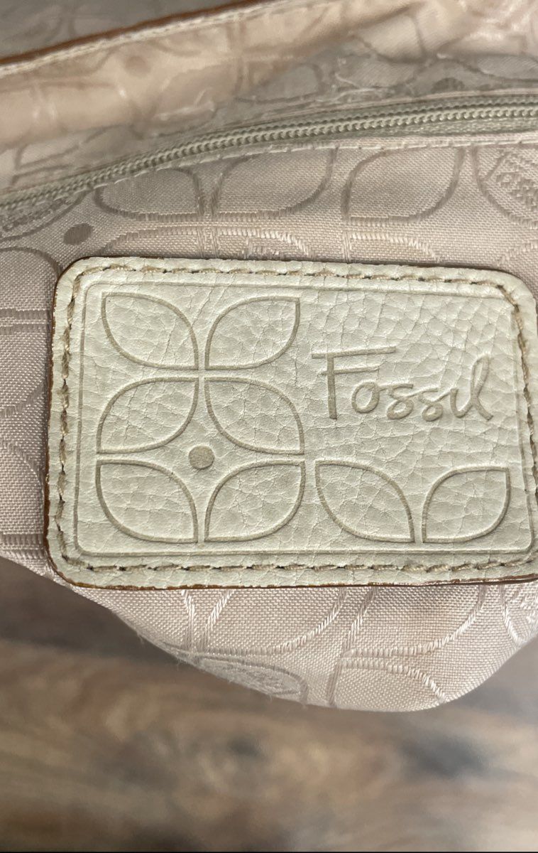 Fossil Cream Pebbled Leather Flap Crossbody Bag Silver Hardware Adjustable