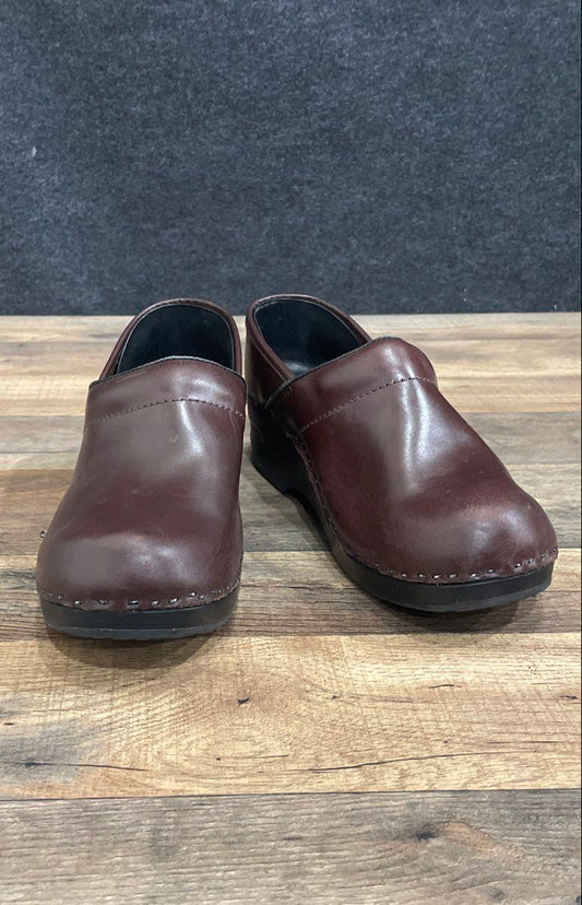 L.L. Bean Comfort Professional Dark Brown Leather Slip On Clogs Women's Size 9M