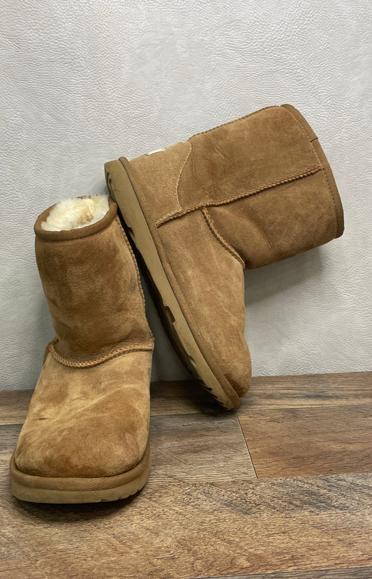 UGG Kids Classic II Short Chestnut Suede Sheepskin Boots Size 4 Big Kid