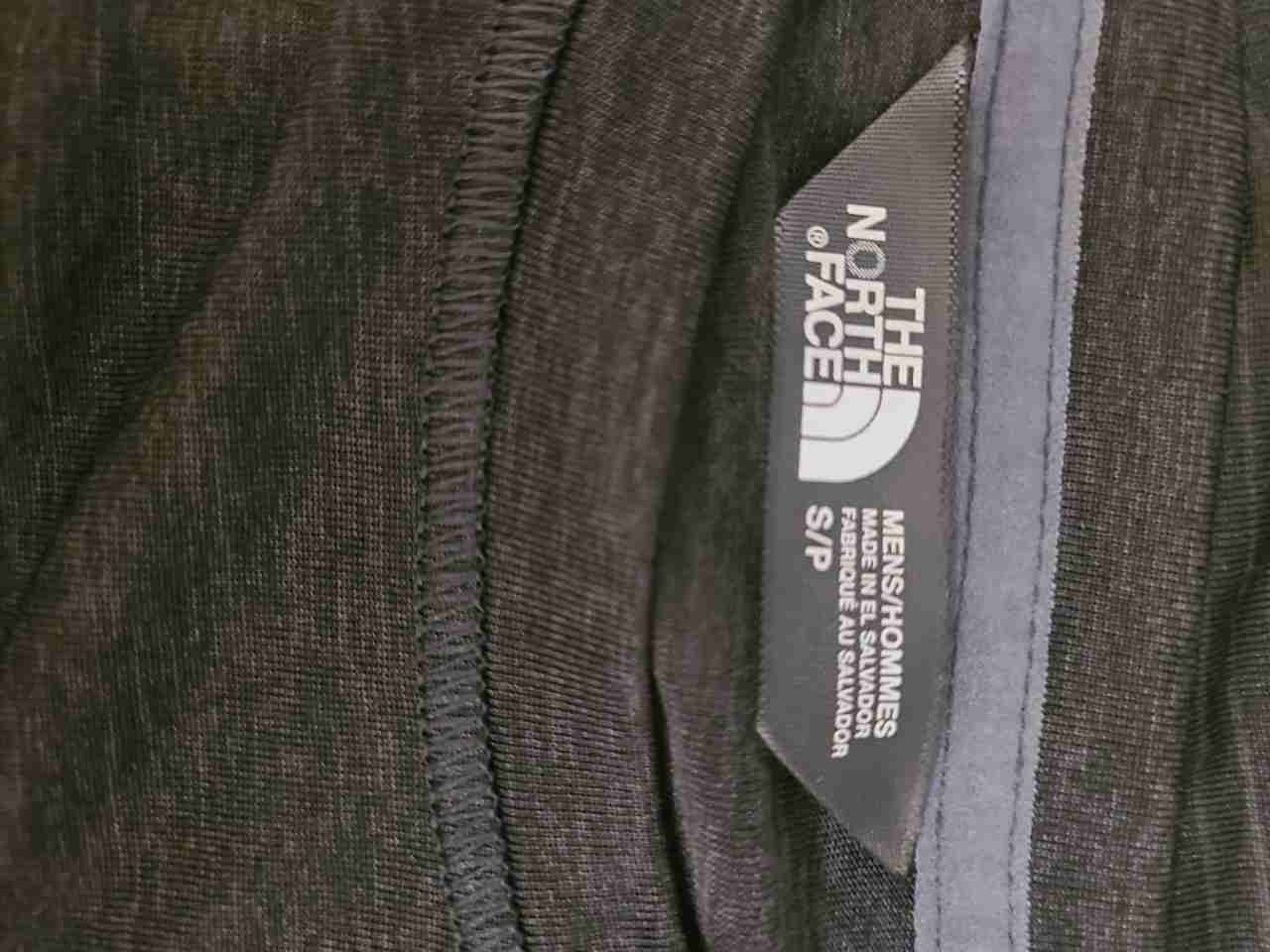 The North Face Men's Gray FlashDry Striped Short Sleeve Pocket T-Shirt Size S