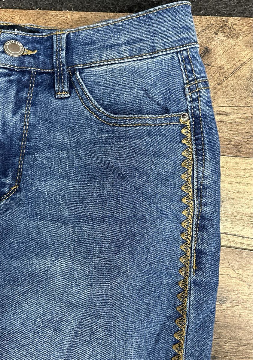 Curve Appeal Women's Blue Jeans Gold Embroidered Trim Side Seam Sz 4/27