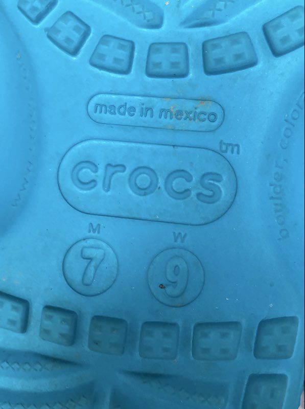 Crocs Classic Clog Blue Turquoise Soccer Ball Jibbitz Men's 7 Women's 9