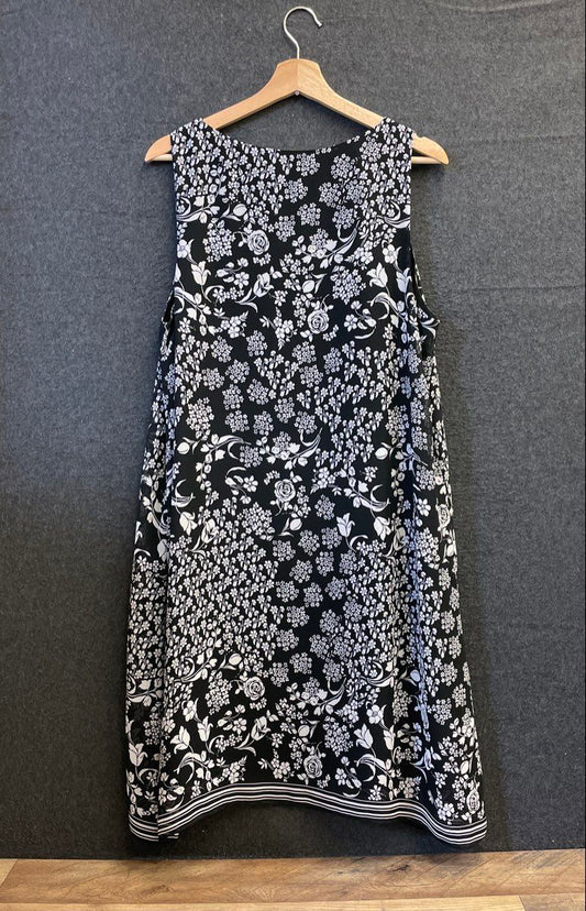 Max Studio Women's Floral Scarf Hem Shift Dress Black White Sleeveless Sz XL