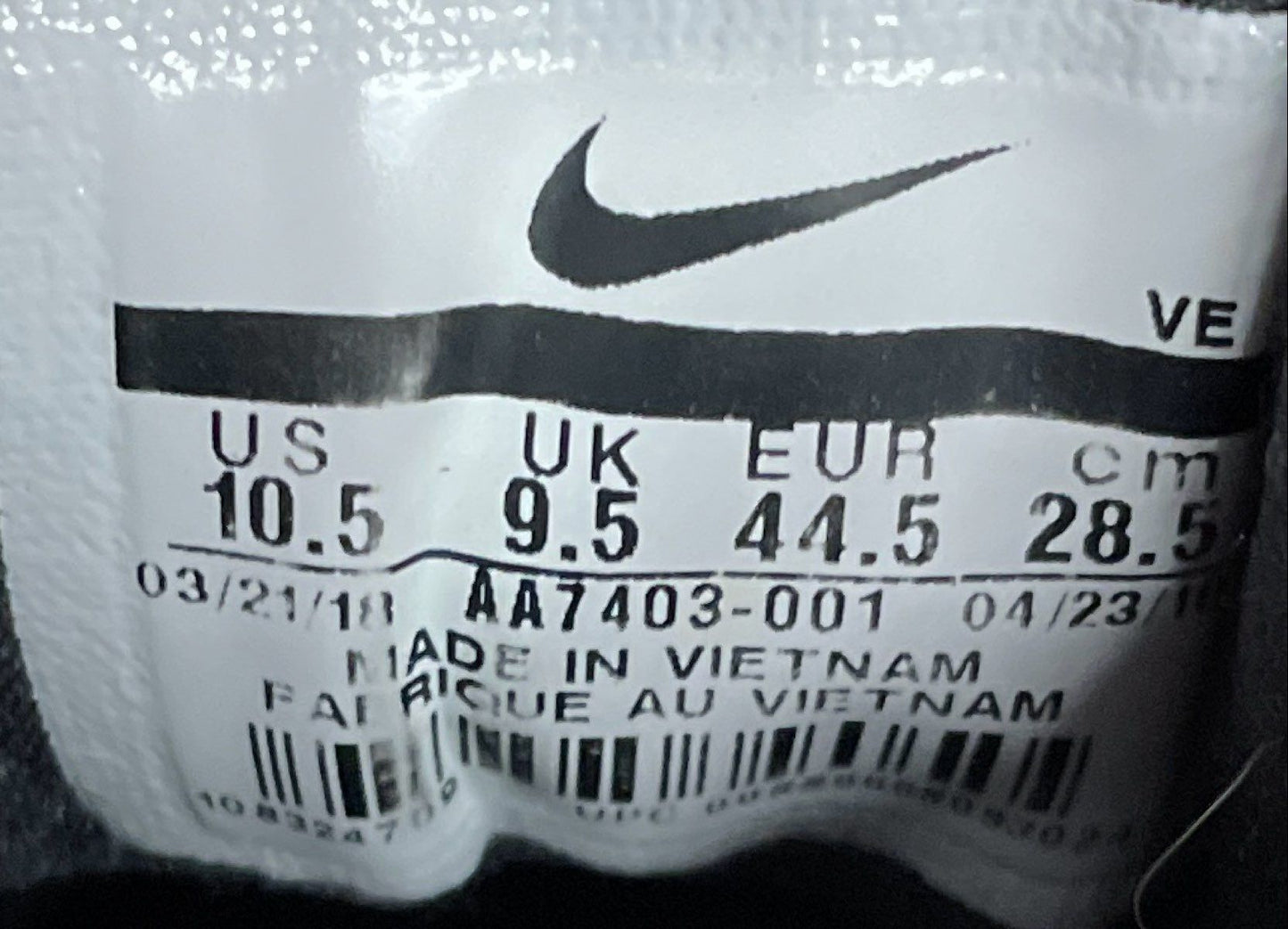 Nike Quest Black Metallic Silver White Running Shoes Men's Size 10.5
