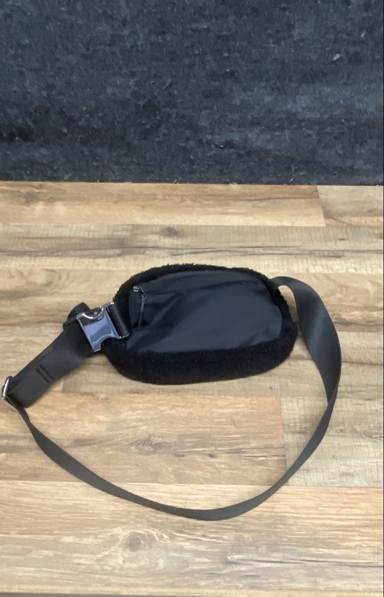 Lululemon Black Fleece Sherpa Everywhere Belt Bag 1L Pouch Silver Hardware