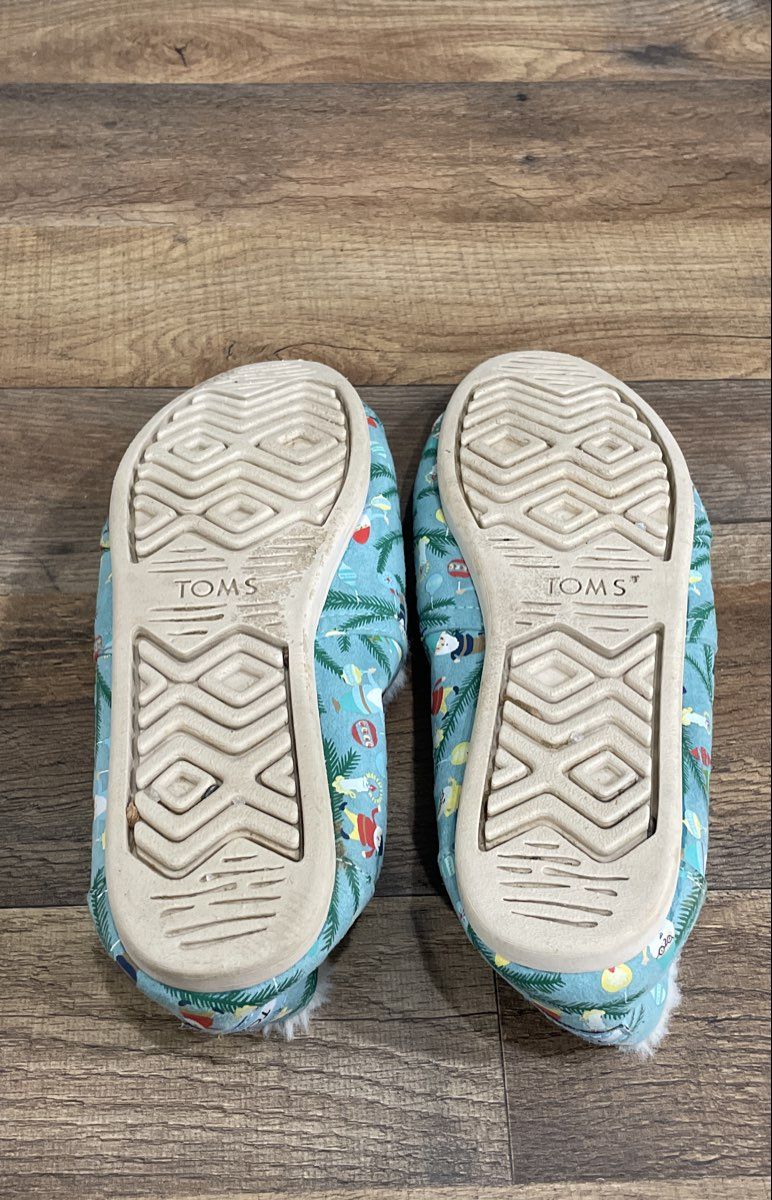 TOMS Alpargata Christmas Gnomes Blue Faux Fur Lined Slip On Women's Size 9.5
