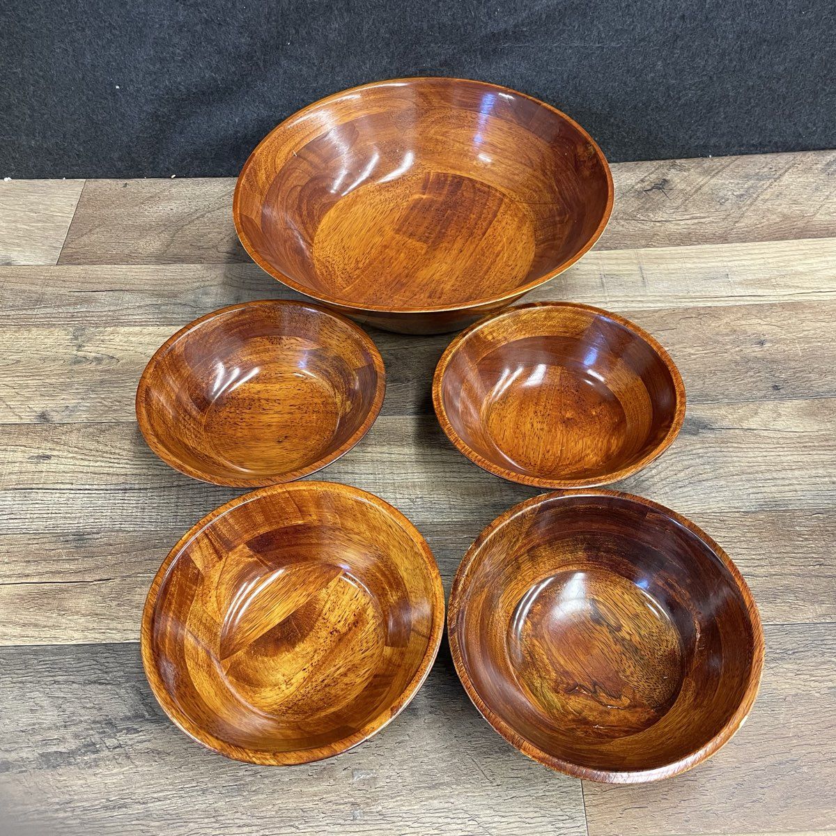 Lot of 5 Wooden Salad Bowls and a Large Salad Bowl