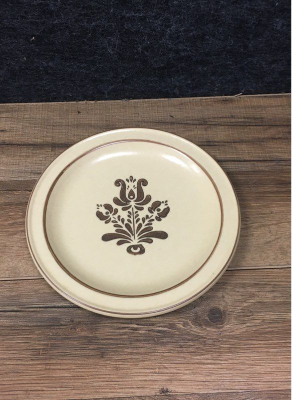 Set of 6 Vintage Pfaltzgraff USA Village Pattern Tan Brown 7' Salad Plates