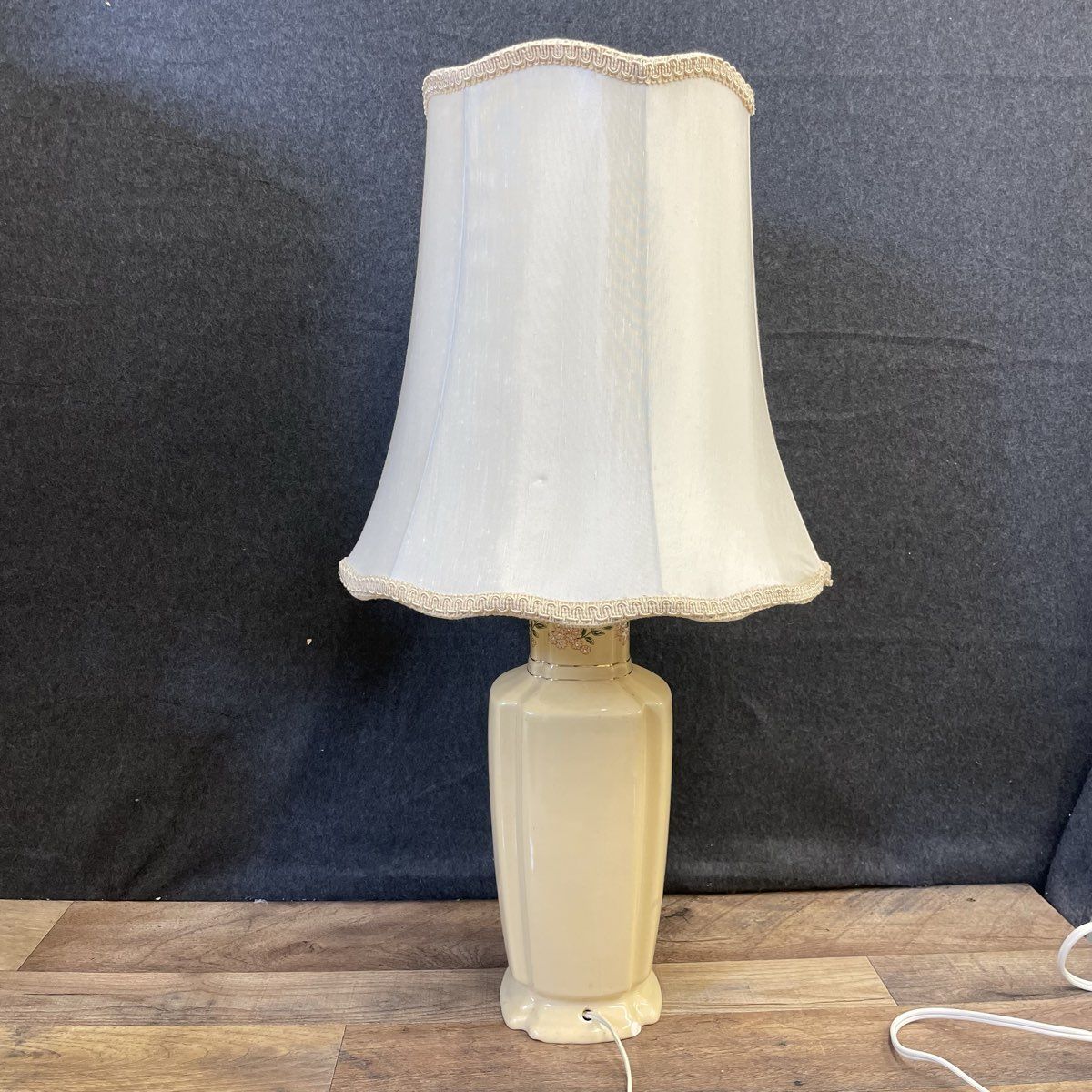Vintage Style Yellow Foral Ceramic Lamp