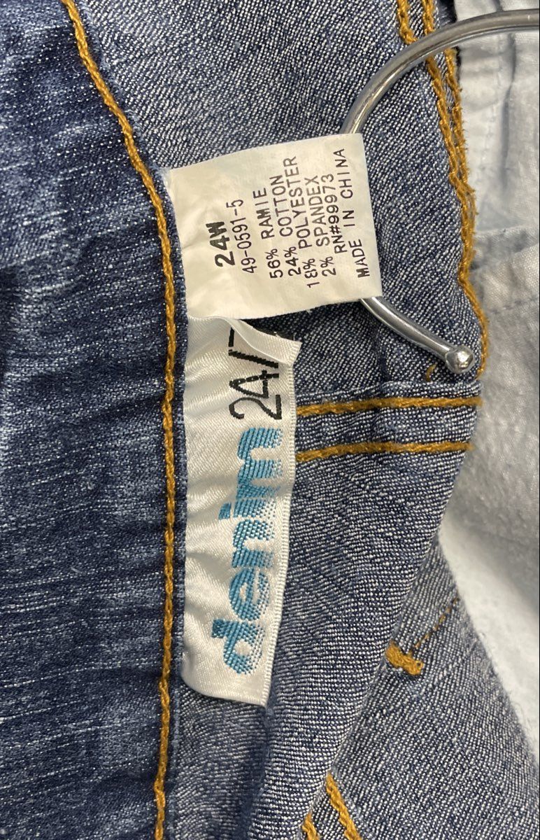 Vintage Y2K Denim 24/7 Women's Blue Embroidered Floral Scroll Jeans Sz 24W
