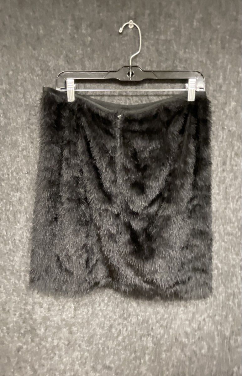 Kardashian Kollection Women's Black Shaggy Faux Fur Vest and Skirt Set Size L