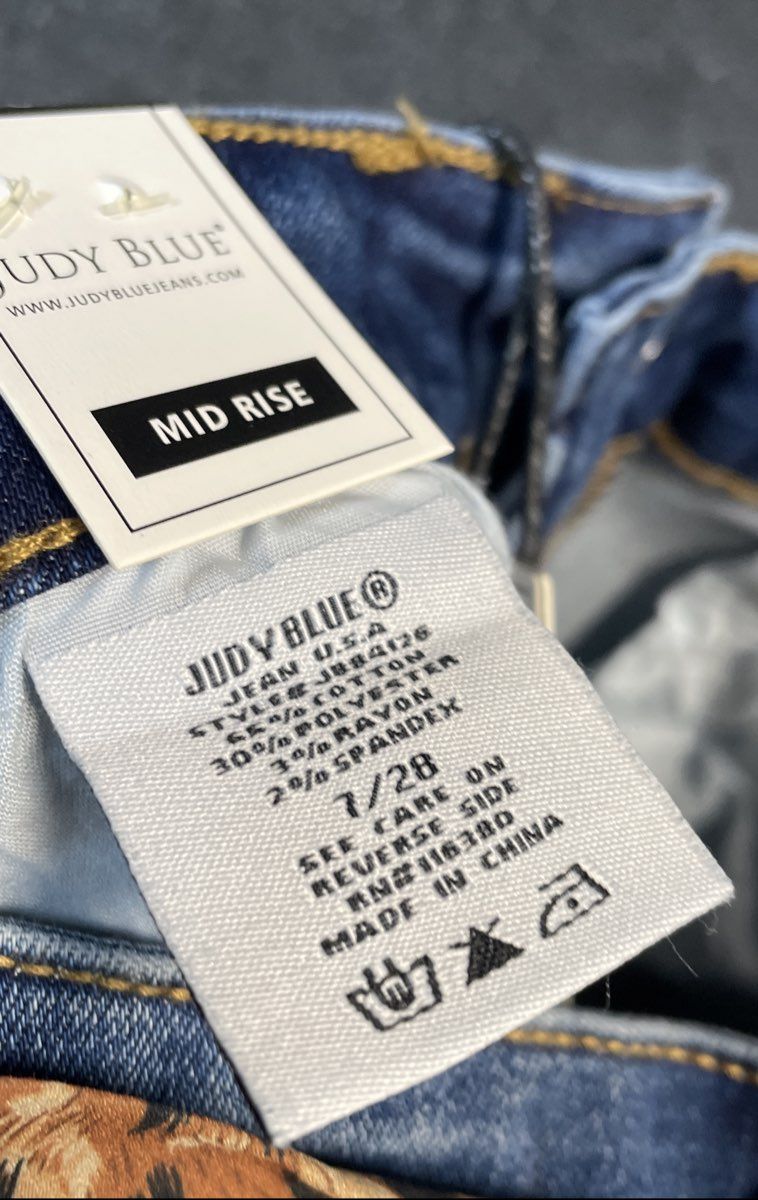 Judy Blue Women's Mid Rise Straight Leg Jeans Leopard Belt Seam Sz 7/28 NWT