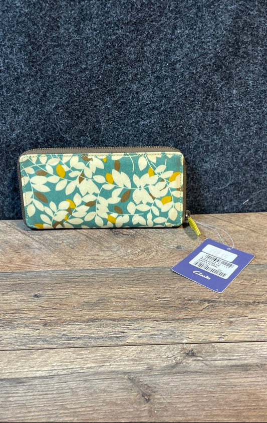 Clarks Green Floral Romancing Me Zip Around Wallet NWT