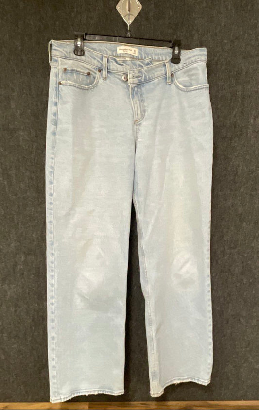 Abercrombie & Fitch Women's Light Wash Curve Love Baggy Low Rise Jeans 30/10R