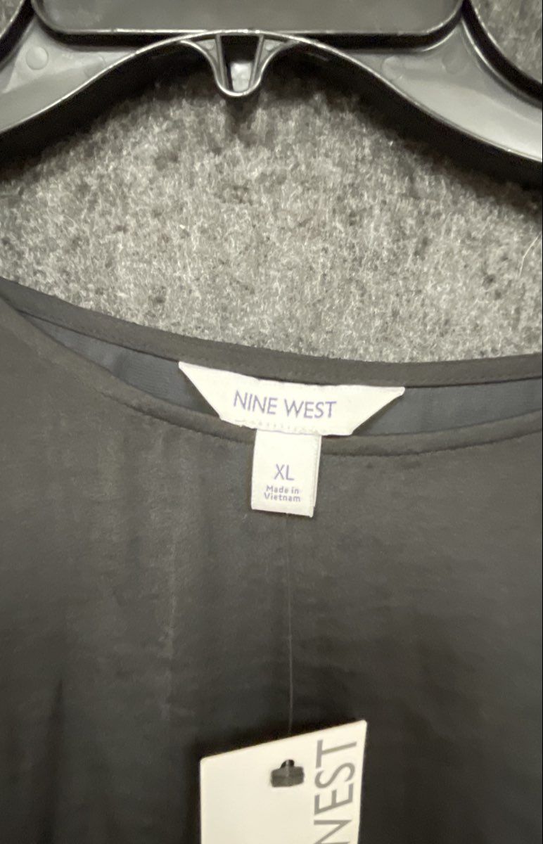 Nine West Women's Black Short Sleeve Cuffed Satin Finish Blouse Sz XL NWT