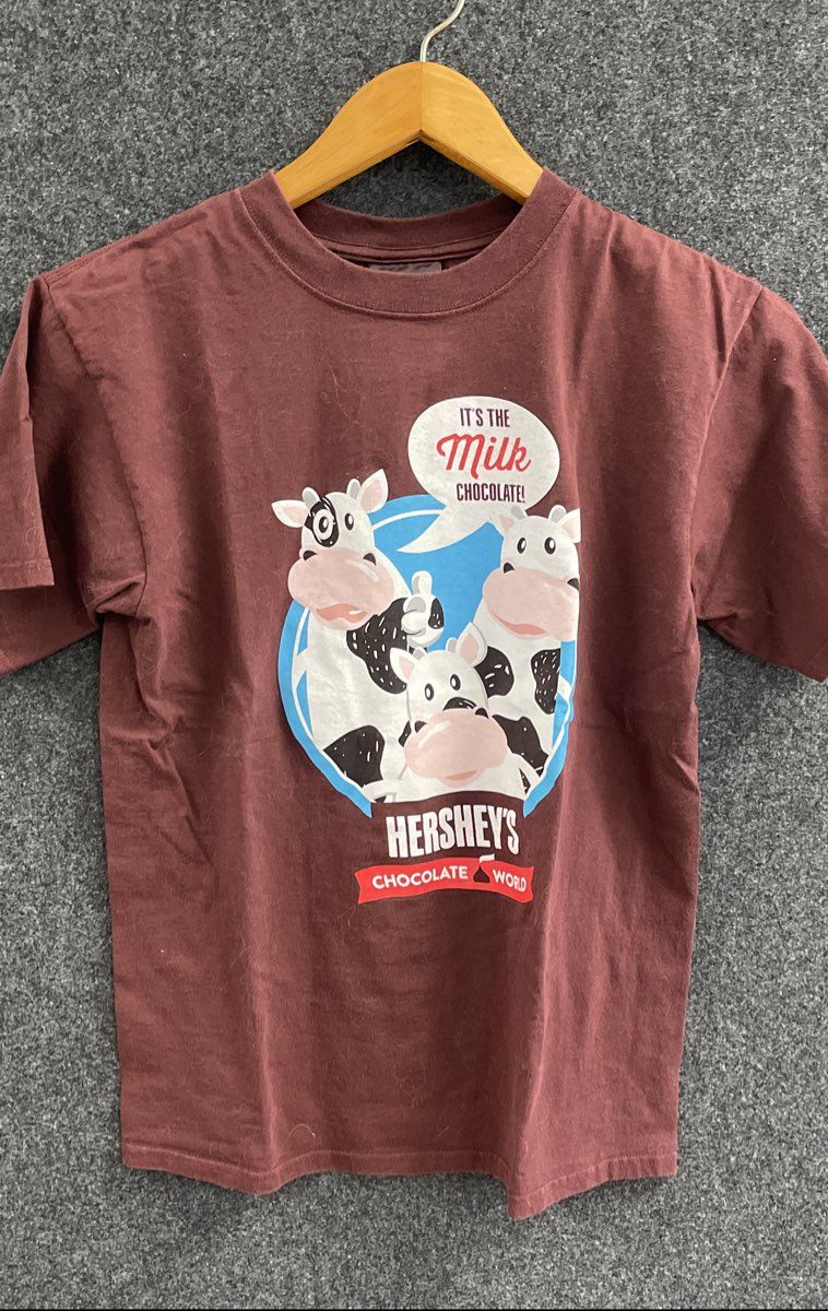 Women's Size M Brown Hershey's Milk Chocolate Cows Hershey World Shirt