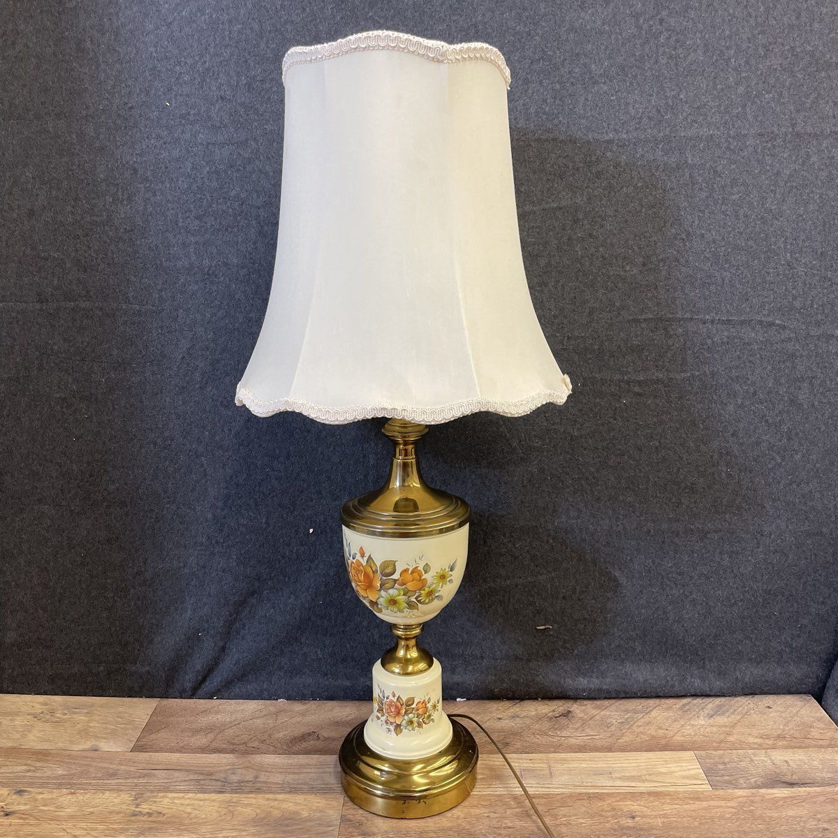 Vintage Style Hand Porcelain Floral Design Lamp