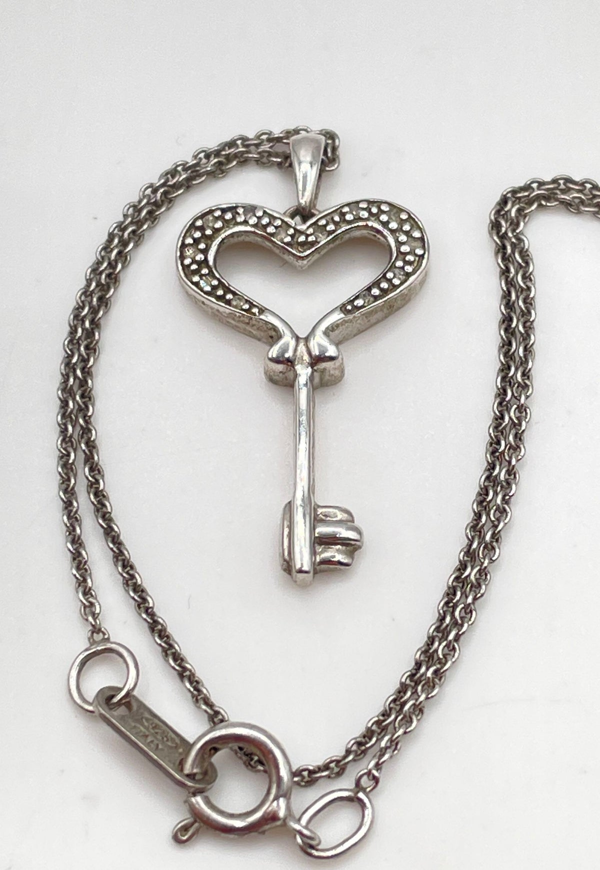 925 Sterling Silver Diamond Accent Heart Key Pendant Necklace 2.7g