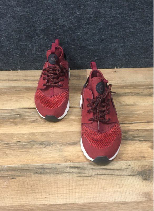 Boy's Nike Air Huarache Run Ultra SE Red Athletic Shoe Size 7