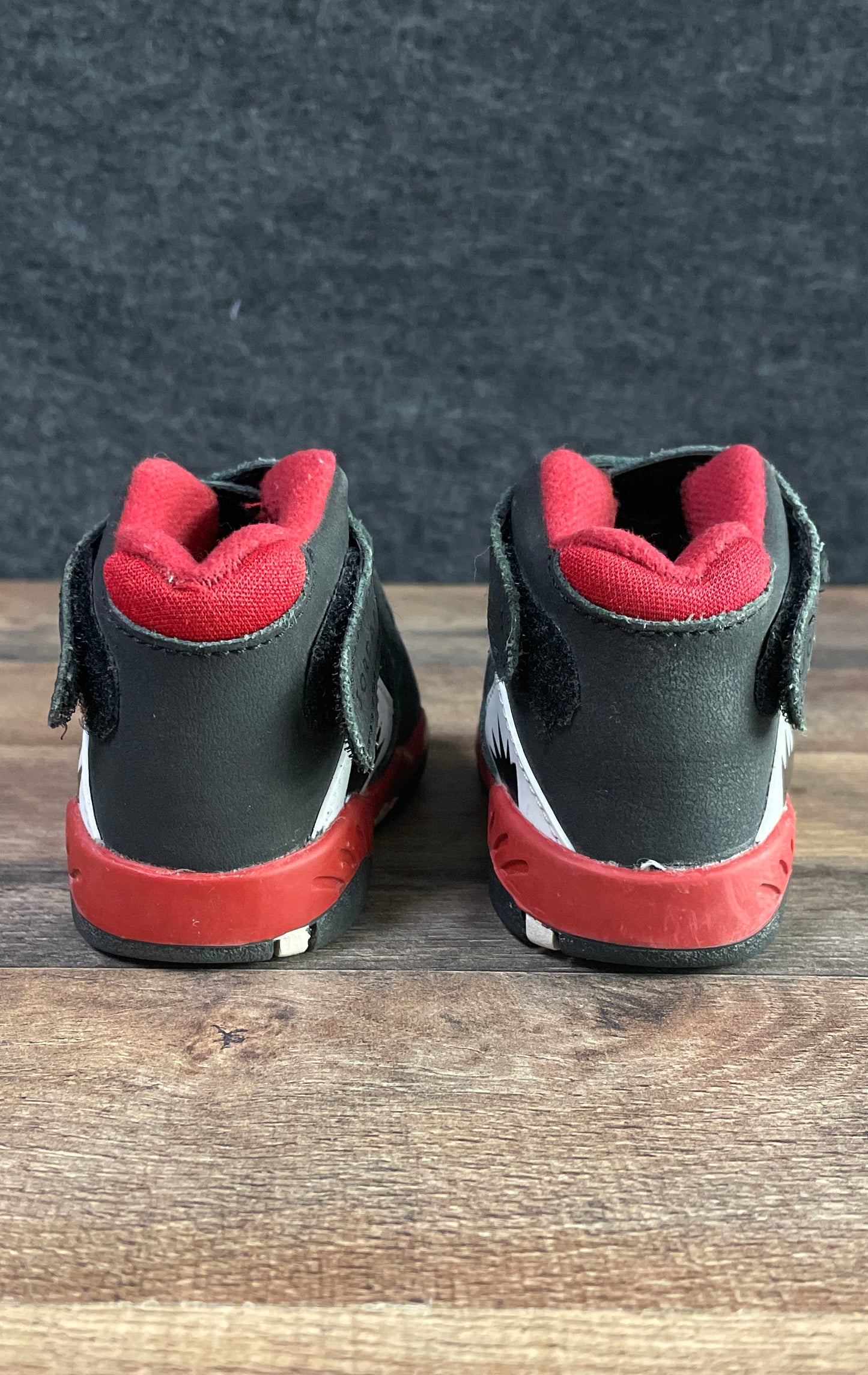 Boy's Infant Toddler Air Jordan 8 Black/red/white Sneaker Size 4C