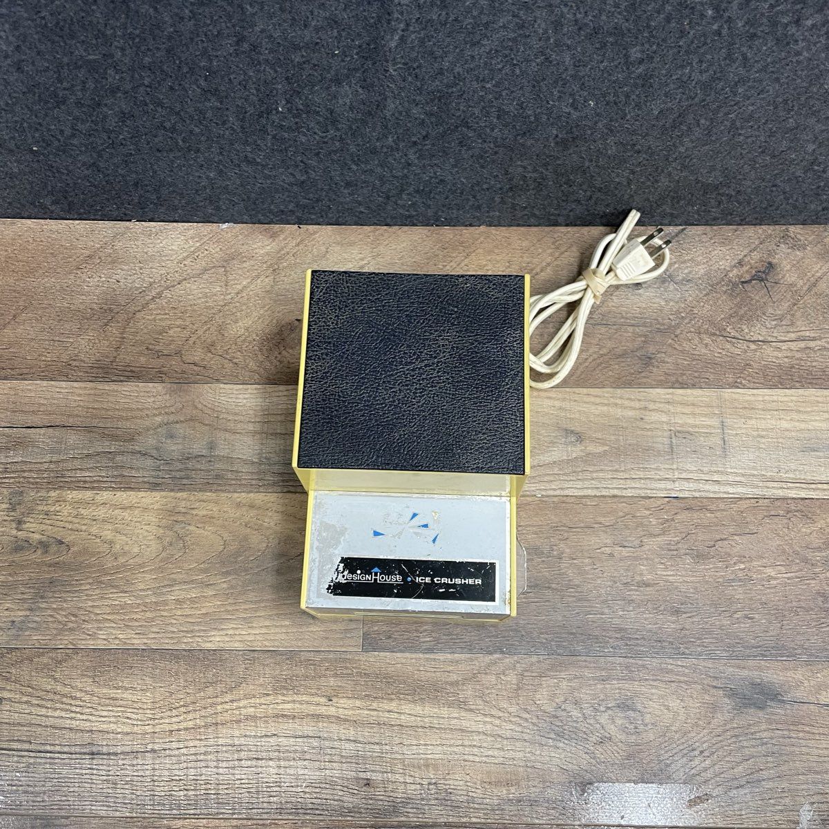 Vintage Style Van Wyck Deluxe Electric Ice Crusher