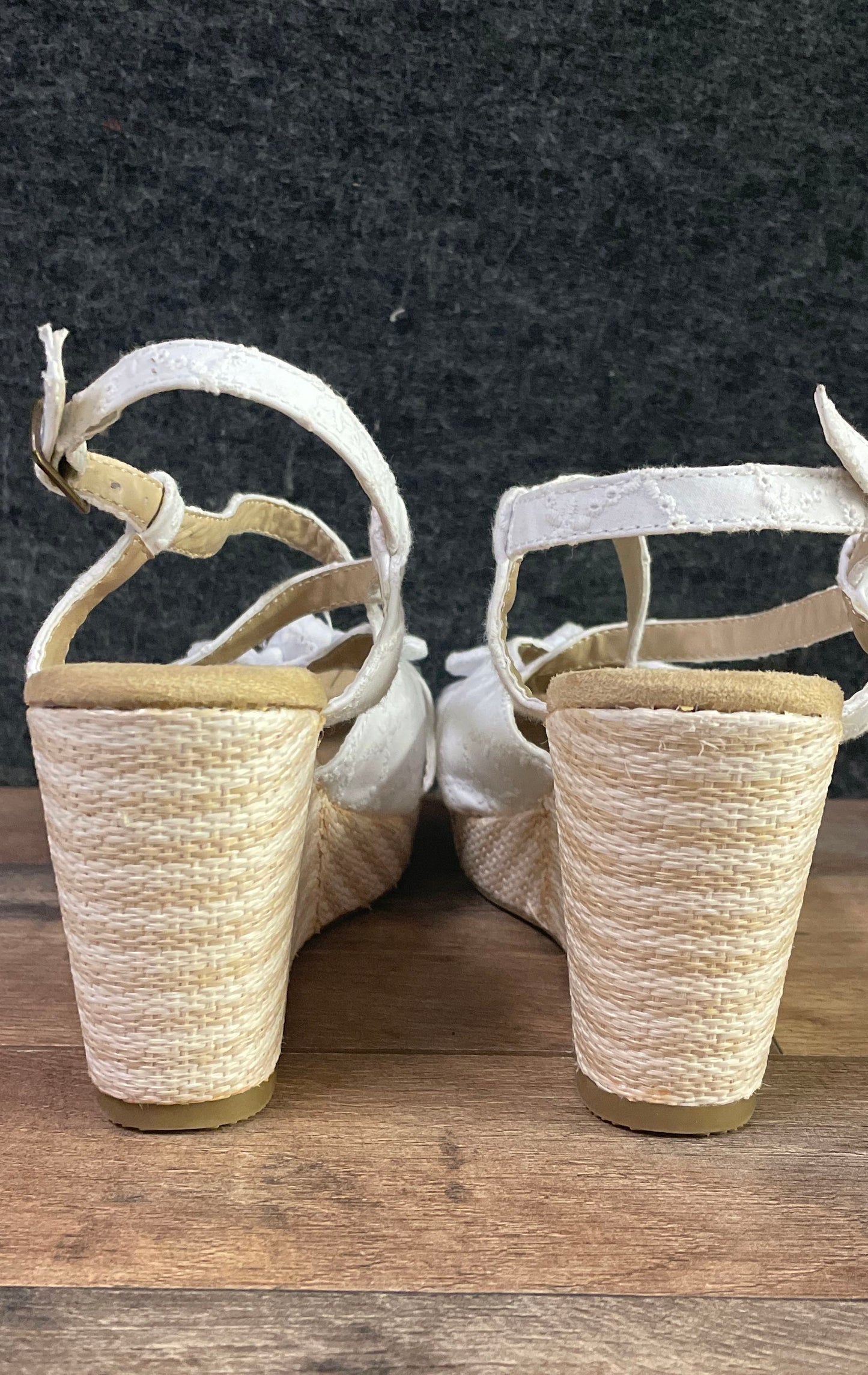 Jellypop Hope White Eyelet Espadrille Wedge Sandals Women's Size 8.5