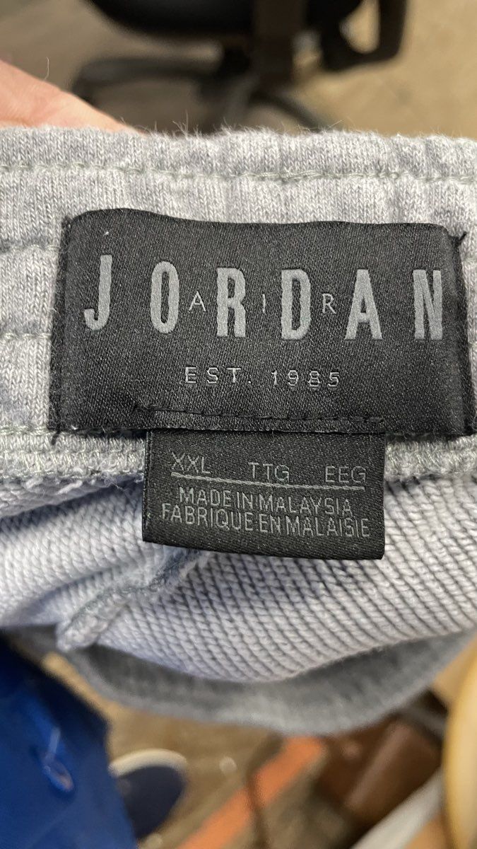 Jordan Men's Jumpman Fleece Shorts Gray Oversized Logo Raw Hem Size XXL