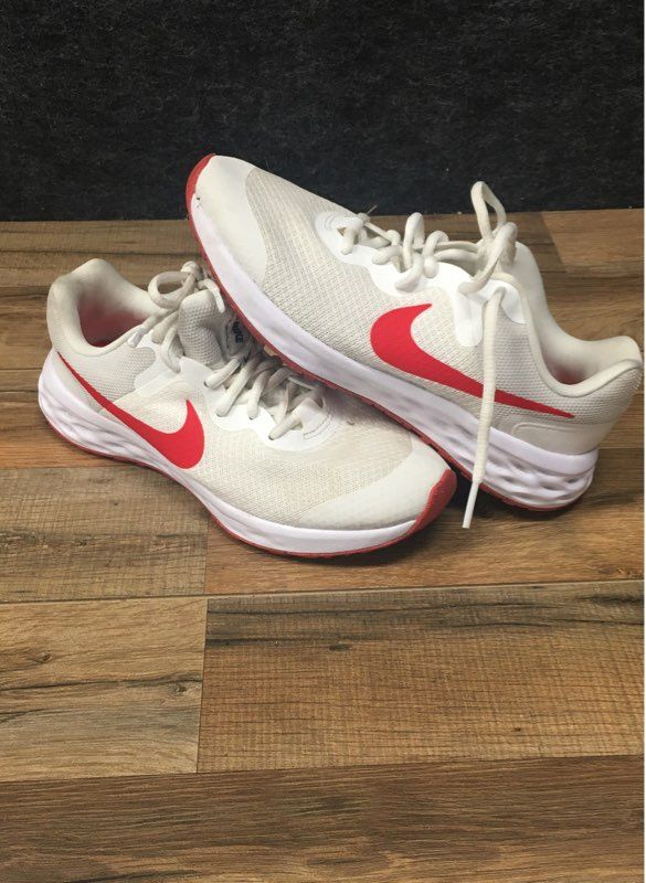 Boy's Nike Revolution 6 White Athletic Shoe Size 4