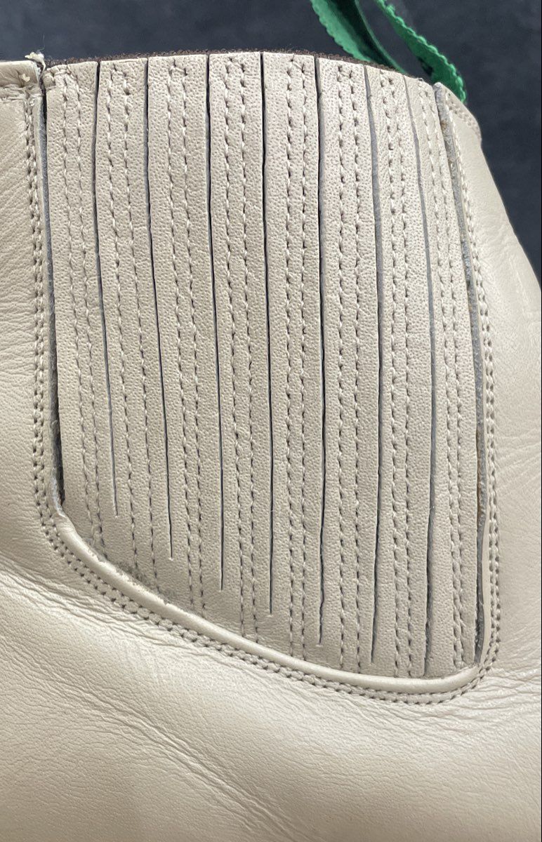 La Barca Cream Leather Chelsea Ankle Platform Boots Size 11" Outsole