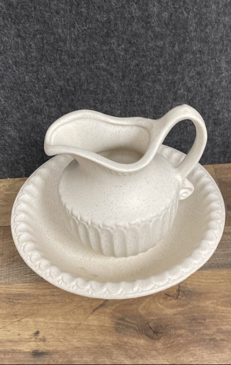 Decorative Pitcher and Wash Basin