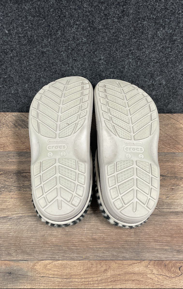 Crocs Mammoth Grey Zebra Print Fleece Lined Clogs Women's Size 8 Men's Size 6
