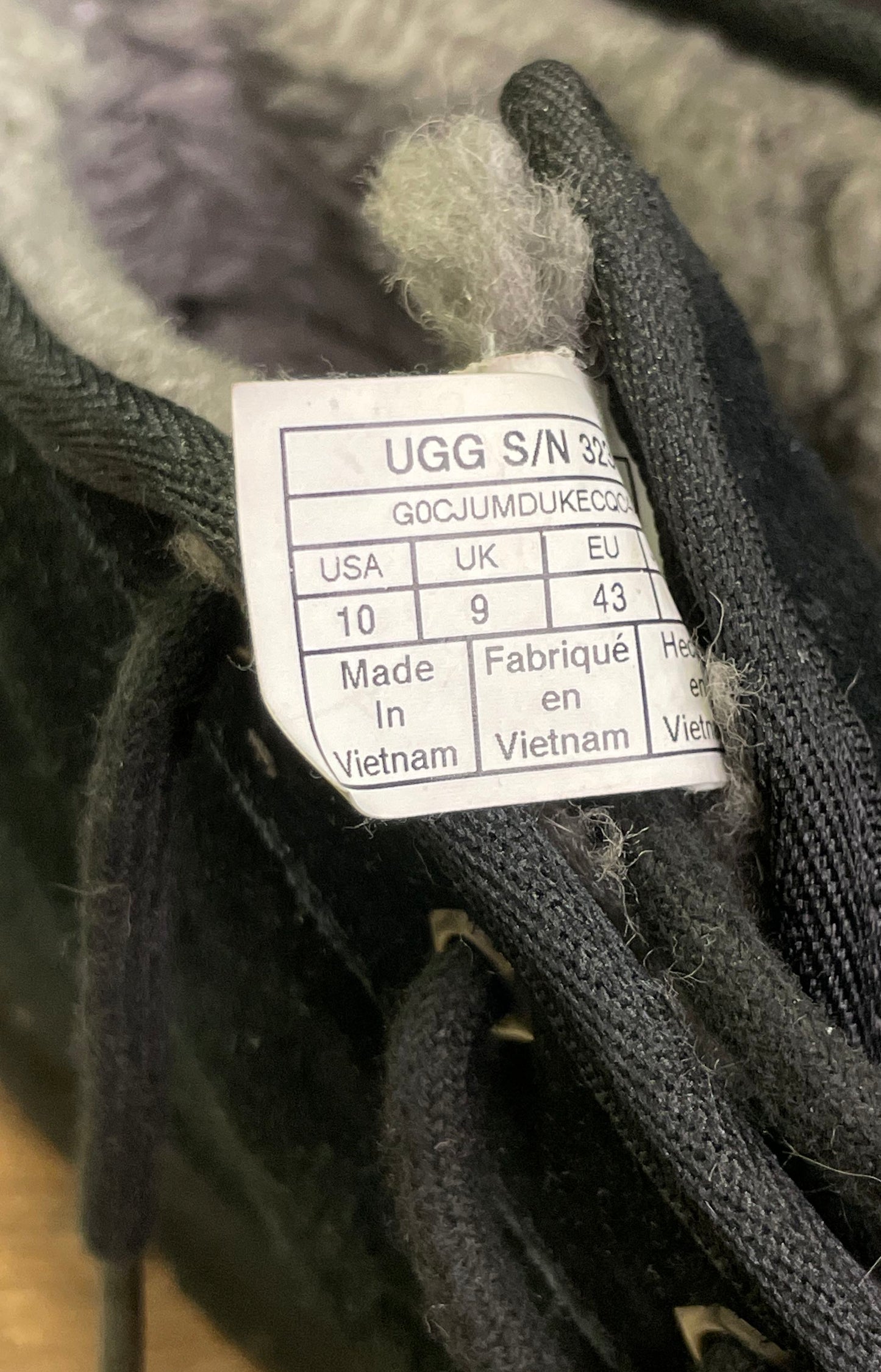 UGG Neumel Black Suede Sheepskin Lined Chukka Boots Men's Size 10 IOB