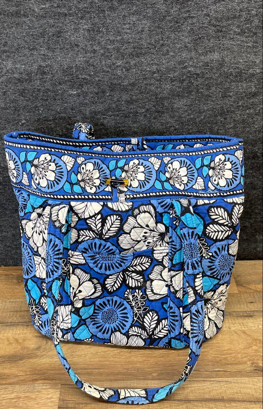 Vera Bradley Blue Multi 2010s Blue Bayou Large Quilted Vera Tote Bag Handbag