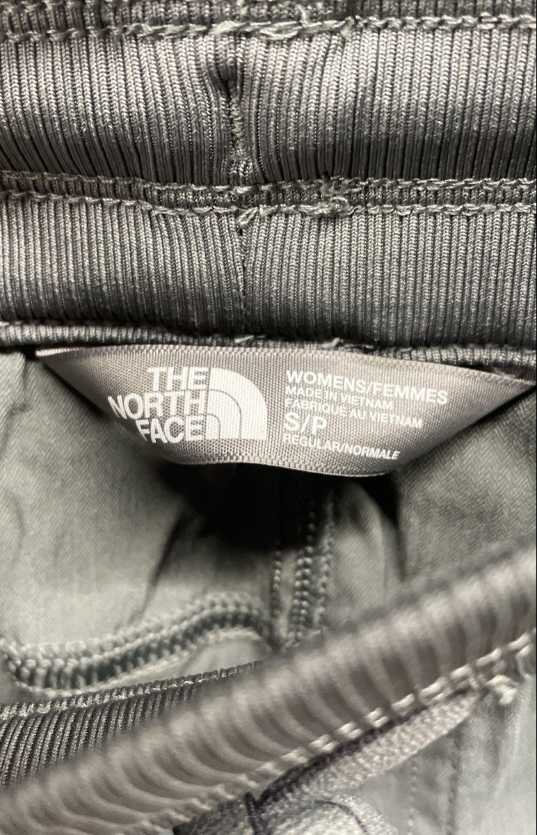 The North Face Women's Grey Aphrodite 2.0 Gym Hiking Shorts Cargo Pocket Sz S