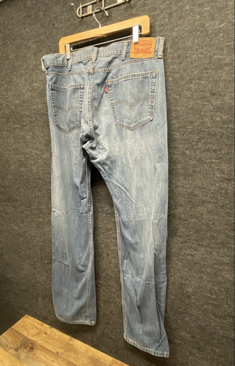 Levi's Men's 505 Regular Fit Light Wash Blue Denim Straight Leg Jeans Sz 38x34