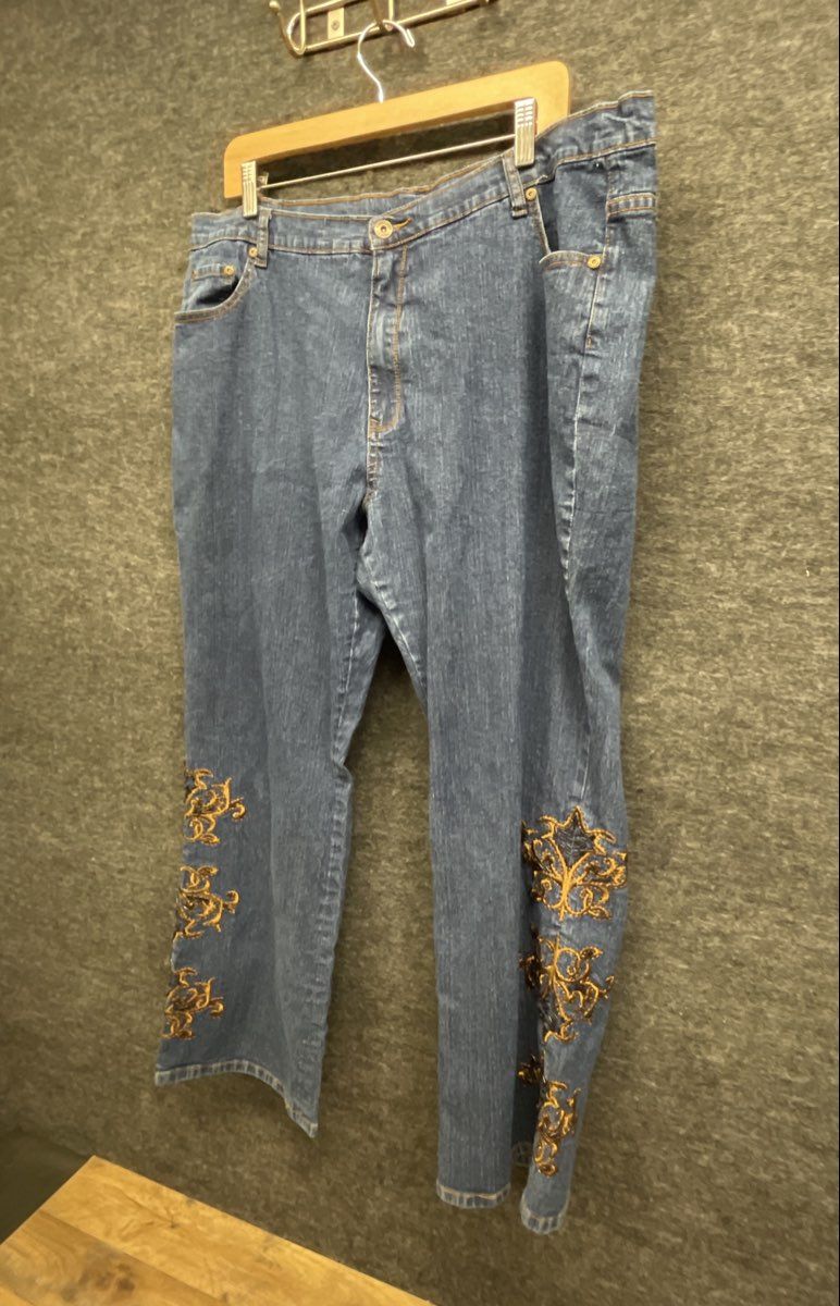Vintage Y2K Denim 24/7 Women's Blue Embroidered Floral Scroll Jeans Sz 24W