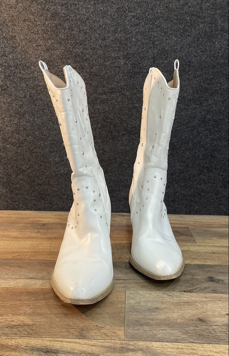 Dream Pairs White Studded Cowboy Western Mid Calf Boots Women's Size 9.5