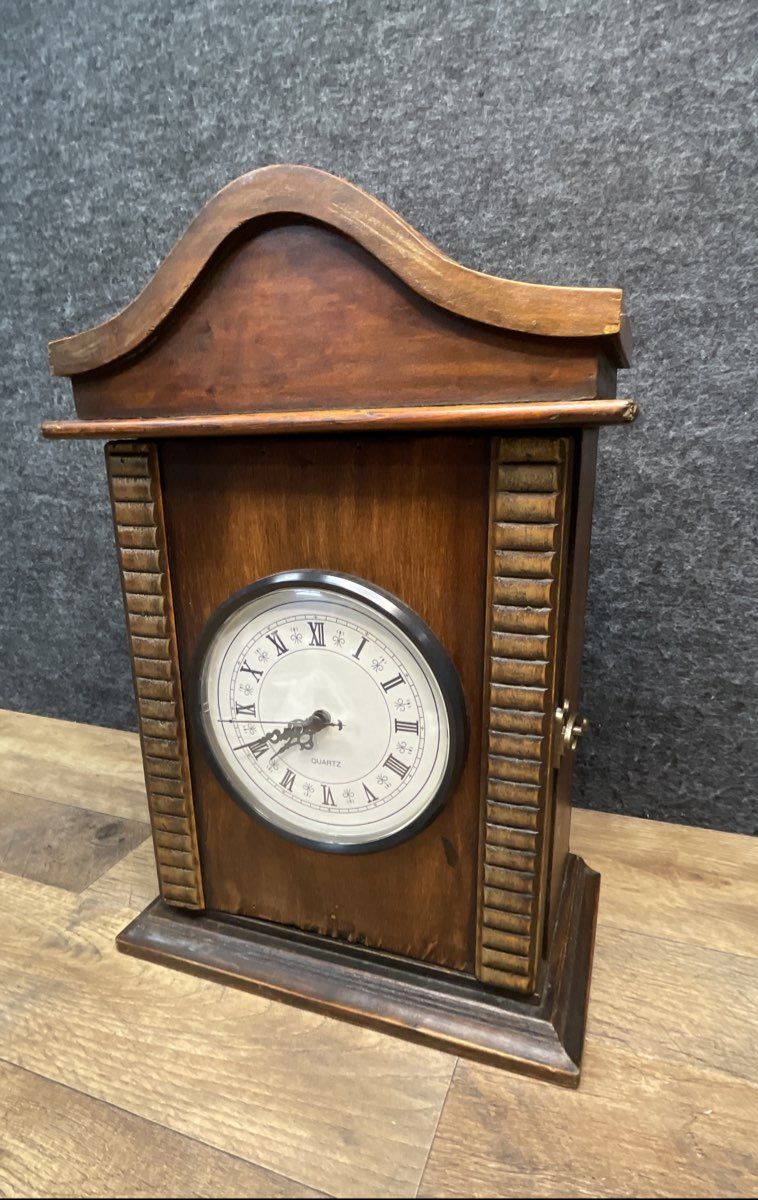 Vintage Traditional Wooden Mantel Clock Bonnet Top Quartz Battery Operated