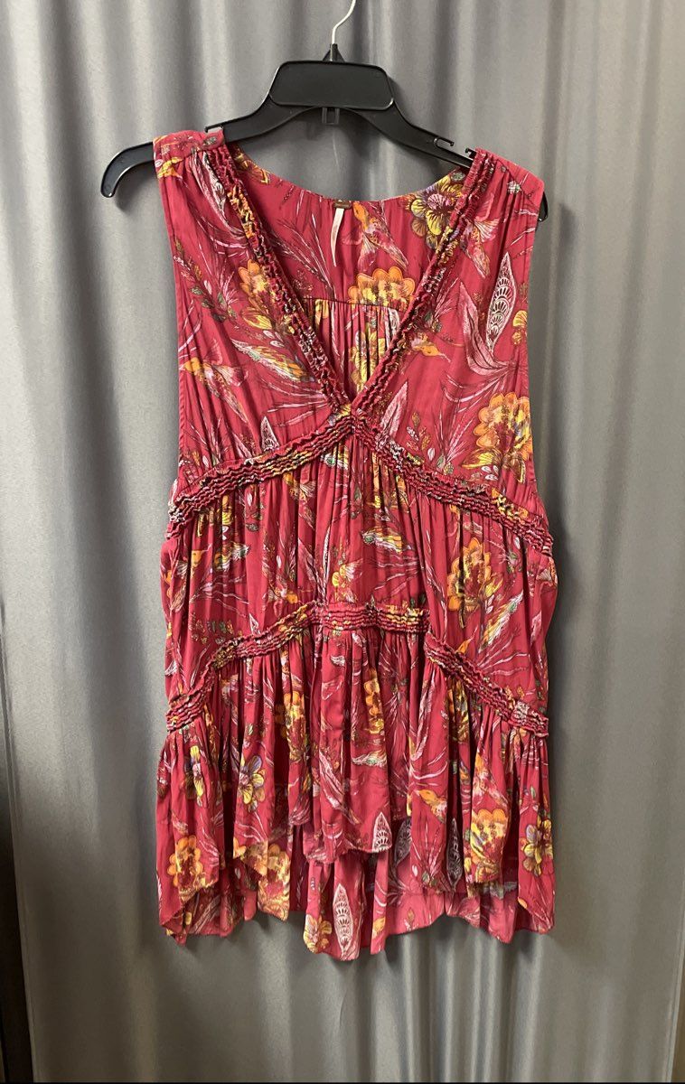Free People Women's Red Floral Hummingbird Print Tiered Smocked Top Size M
