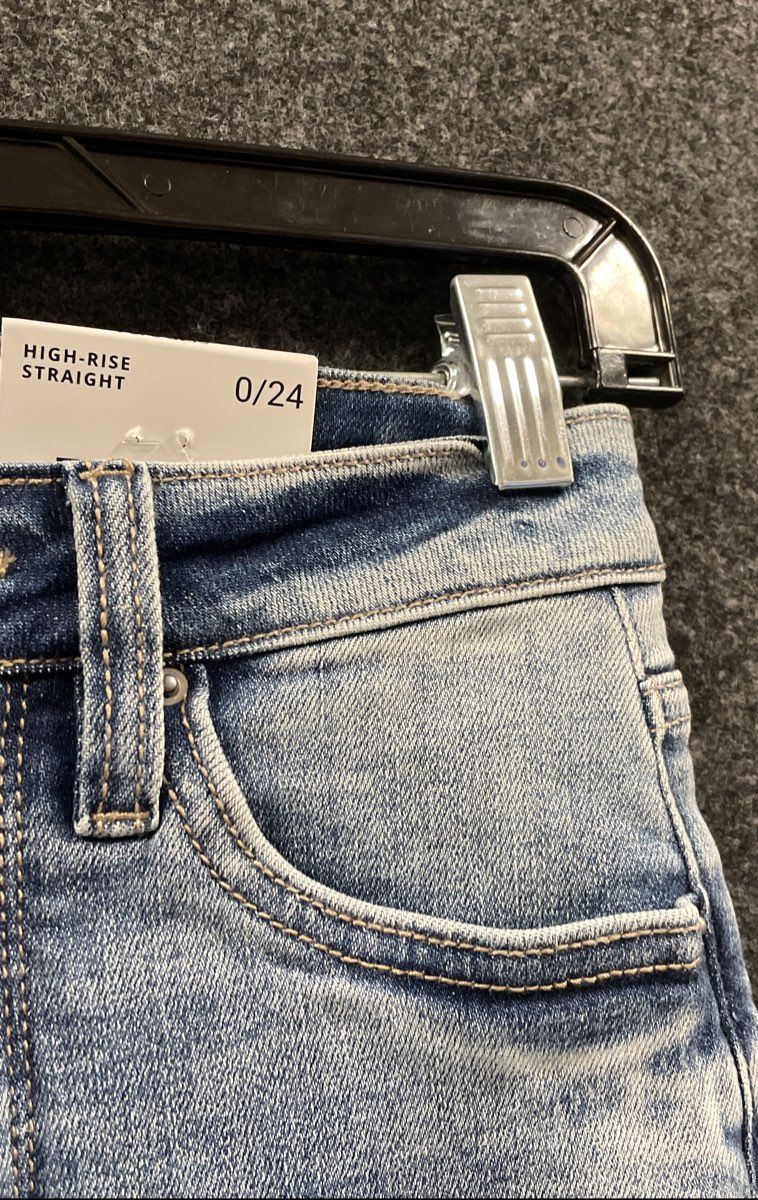 RFM Women's Dylan High-Rise Straight Jeans Light Wash Denim Size 0/24 NWT