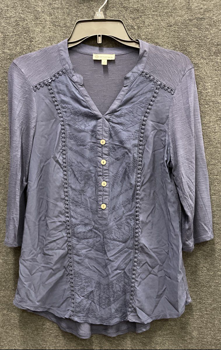 Democracy Women's Blue Embroidered Crochet 3/4 Roll-Tab Sleeve Slub Top Size S